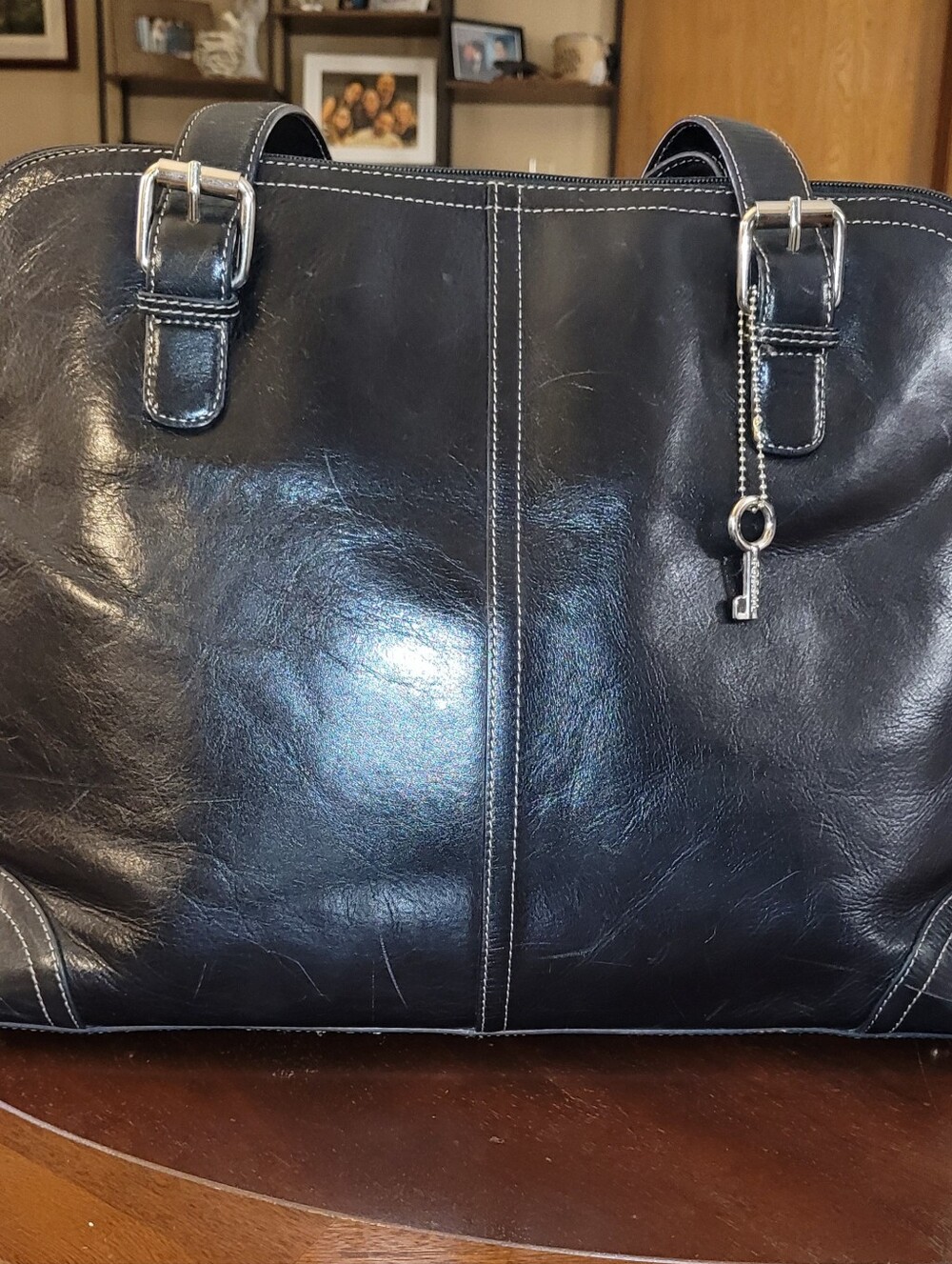 Vintage Fossil Brand Black Leather Shoulder Bag.  Nice!